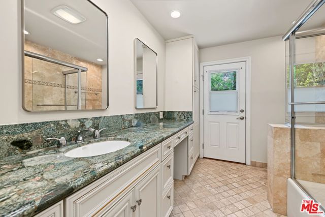 860 Bronze Lane, Los Angeles, CA 90049