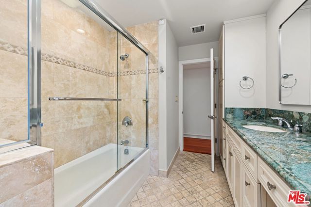 860 Bronze Lane, Los Angeles, CA 90049