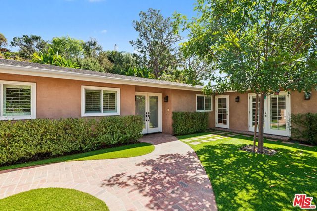860 Bronze Lane, Los Angeles, CA 90049