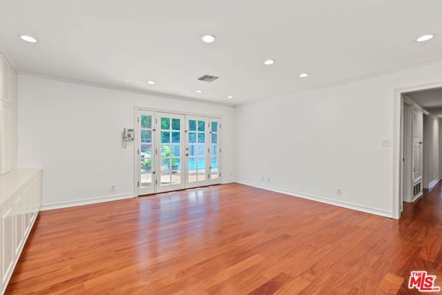 860 Bronze Lane, Los Angeles, CA 90049