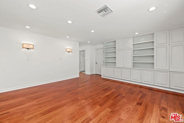 860 Bronze Lane, Los Angeles, CA 90049