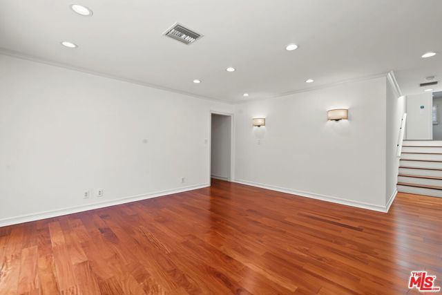 860 Bronze Lane, Los Angeles, CA 90049