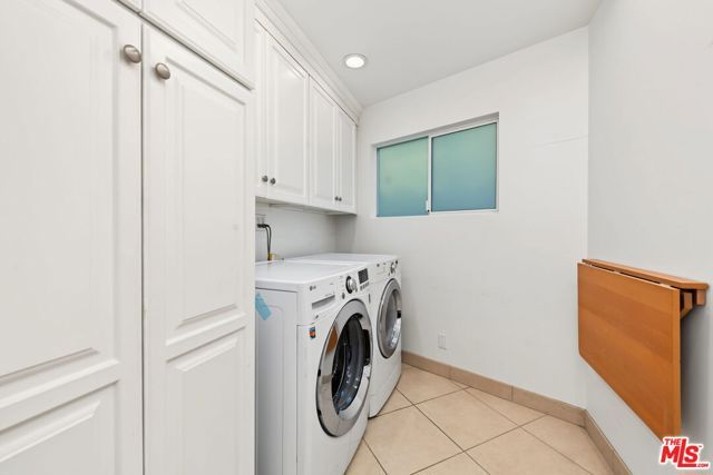 860 Bronze Lane, Los Angeles, CA 90049