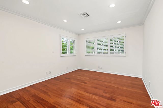 860 Bronze Lane, Los Angeles, CA 90049