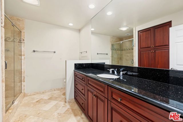 860 Bronze Lane, Los Angeles, CA 90049