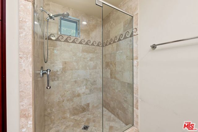 860 Bronze Lane, Los Angeles, CA 90049