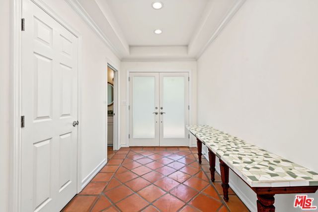 860 Bronze Lane, Los Angeles, CA 90049