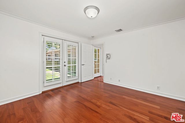 860 Bronze Lane, Los Angeles, CA 90049