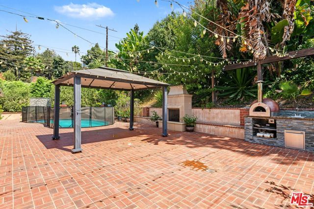 860 Bronze Lane, Los Angeles, CA 90049