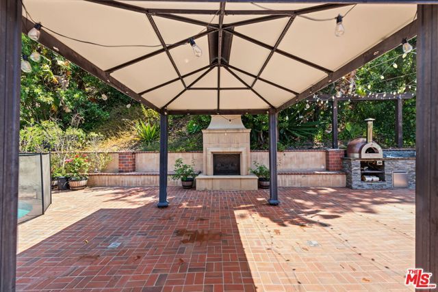 860 Bronze Lane, Los Angeles, CA 90049