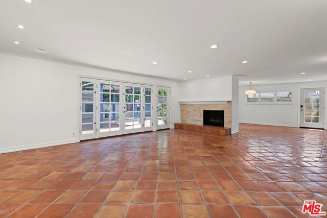 860 Bronze Lane, Los Angeles, CA 90049