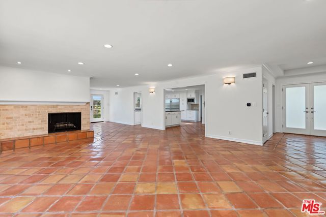 860 Bronze Lane, Los Angeles, CA 90049