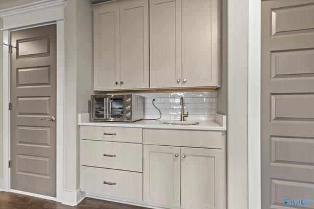 21 Scenic Loop Road, Huntsville, AL 35803