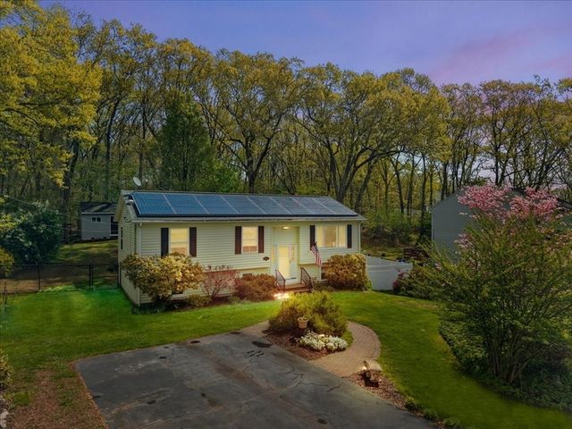 20 Ascension St, Blackstone, MA 01504