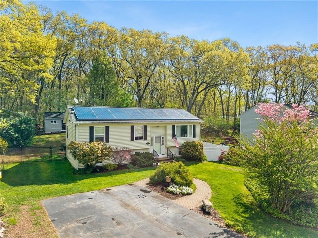 20 Ascension St, Blackstone, MA 01504