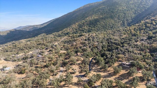 28207 Oaks Rancho Road, Keene, CA 93531