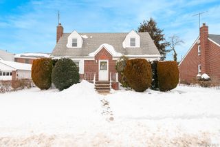 2 Parkview Place, Elmont, NY 11003