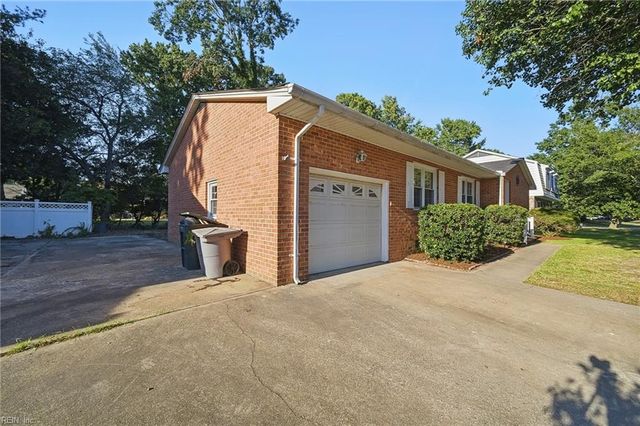1057 Clipper DR, Hampton, VA 23669