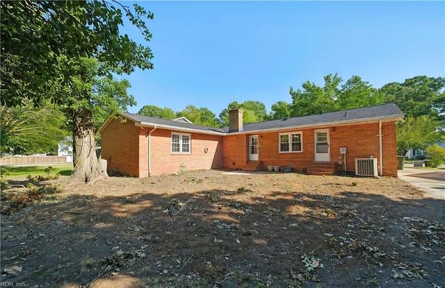 1057 Clipper DR, Hampton, VA 23669