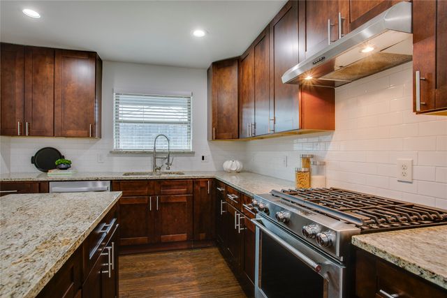 6207 Royal Lane, Dallas, TX 75230