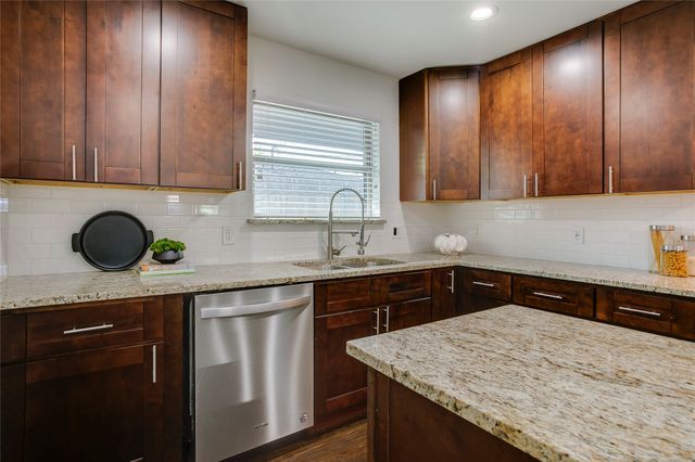 6207 Royal Lane, Dallas, TX 75230