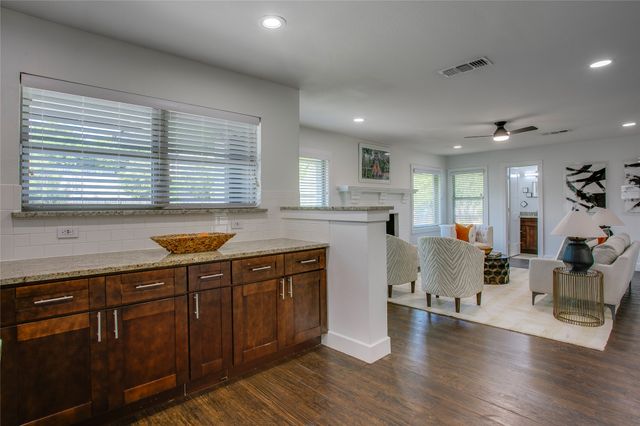 6207 Royal Lane, Dallas, TX 75230