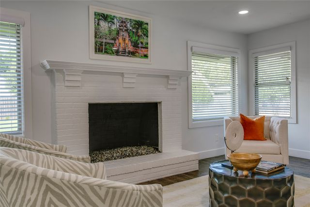 6207 Royal Lane, Dallas, TX 75230