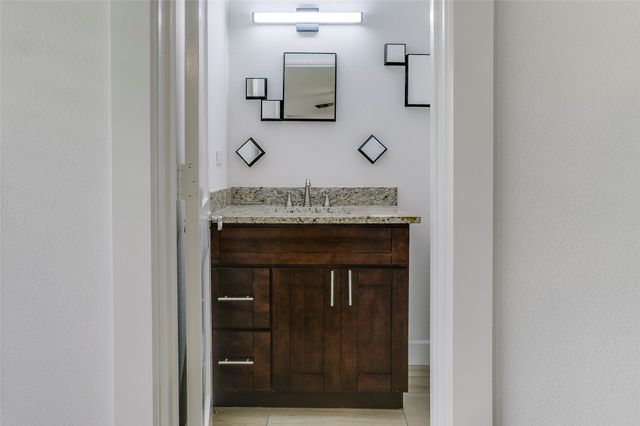 6207 Royal Lane, Dallas, TX 75230