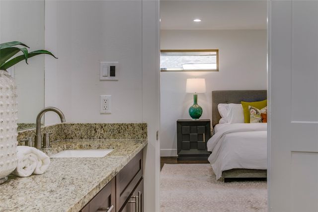 6207 Royal Lane, Dallas, TX 75230