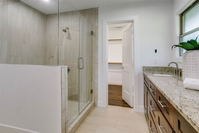 6207 Royal Lane, Dallas, TX 75230