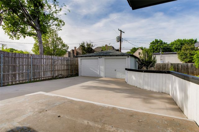 6207 Royal Lane, Dallas, TX 75230