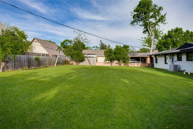 6207 Royal Lane, Dallas, TX 75230