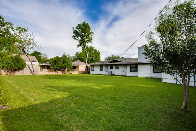 6207 Royal Lane, Dallas, TX 75230