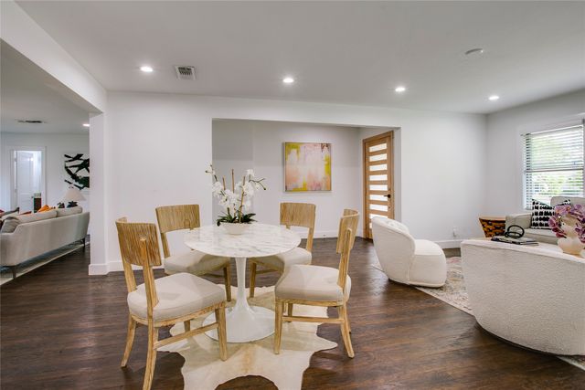 6207 Royal Lane, Dallas, TX 75230