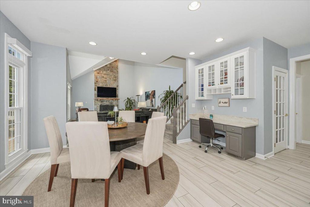 Image 21 of property listing at 15125 ROLLINMEAD DR, Gaithersburg, MD 20878