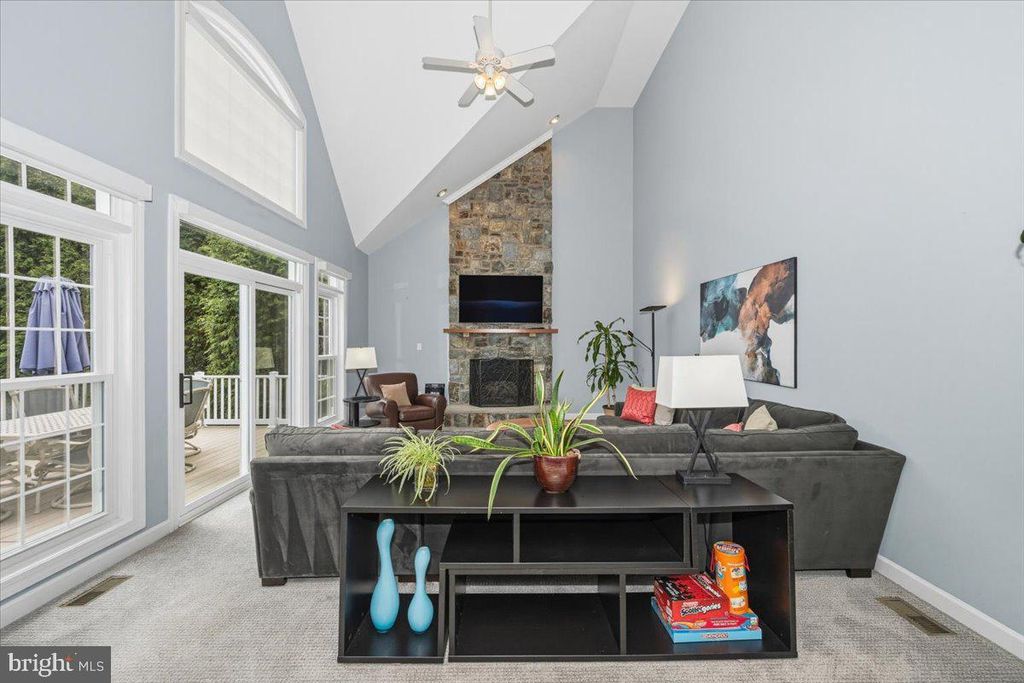 Image 22 of property listing at 15125 ROLLINMEAD DR, Gaithersburg, MD 20878