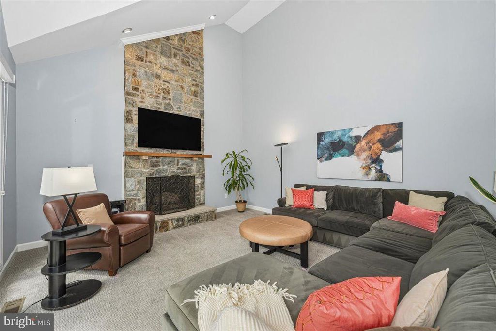 Image 24 of property listing at 15125 ROLLINMEAD DR, Gaithersburg, MD 20878