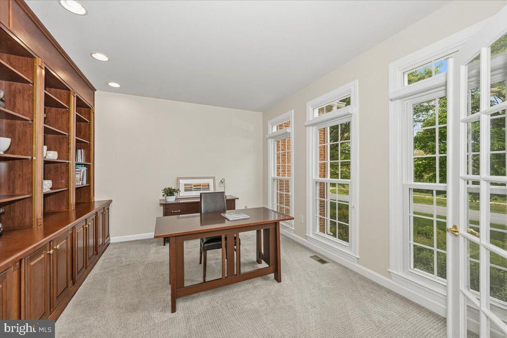 Image 28 of property listing at 15125 ROLLINMEAD DR, Gaithersburg, MD 20878