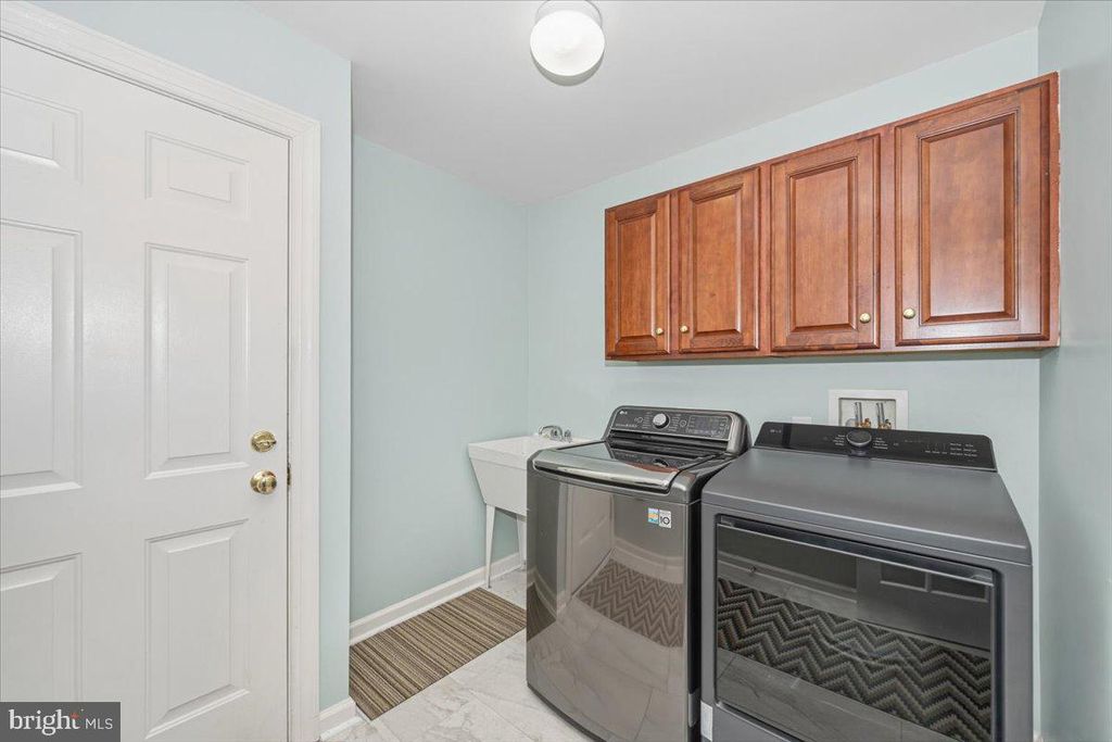 Image 31 of property listing at 15125 ROLLINMEAD DR, Gaithersburg, MD 20878