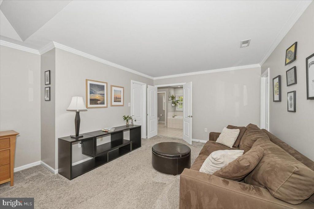 Image 36 of property listing at 15125 ROLLINMEAD DR, Gaithersburg, MD 20878
