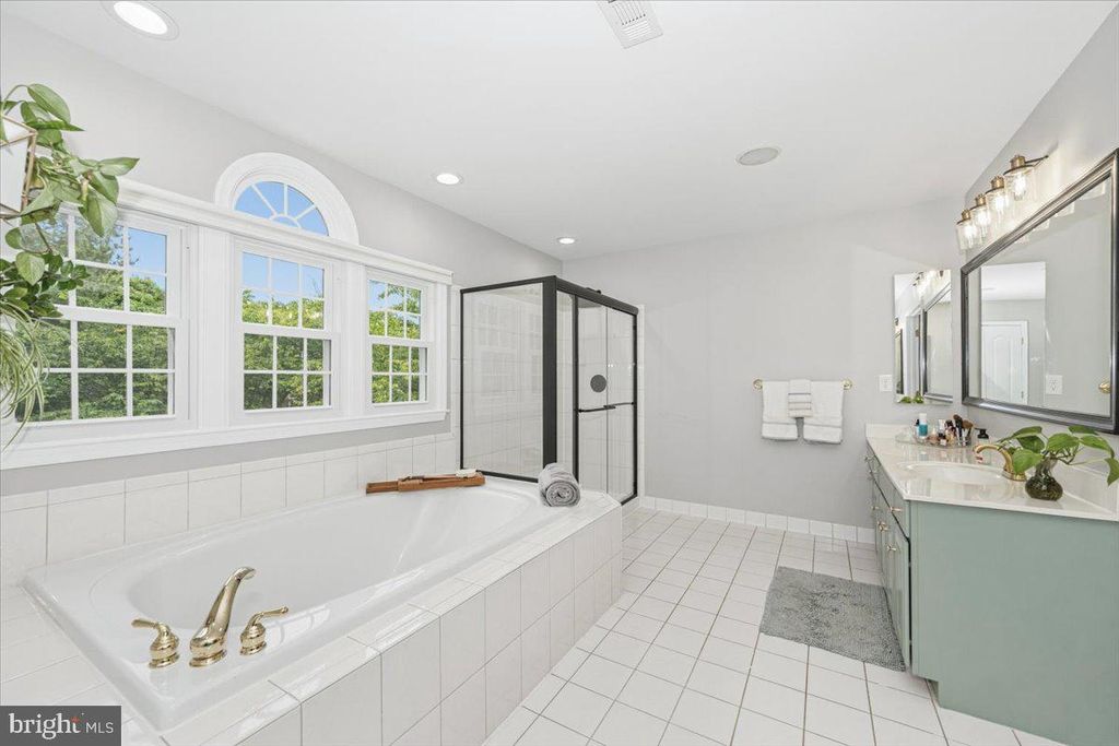 Image 39 of property listing at 15125 ROLLINMEAD DR, Gaithersburg, MD 20878