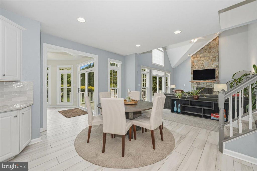Image 4 of property listing at 15125 ROLLINMEAD DR, Gaithersburg, MD 20878