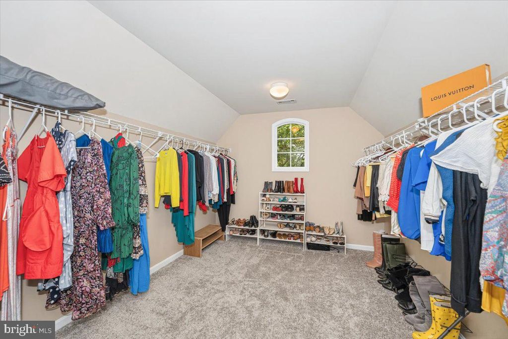 Image 42 of property listing at 15125 ROLLINMEAD DR, Gaithersburg, MD 20878