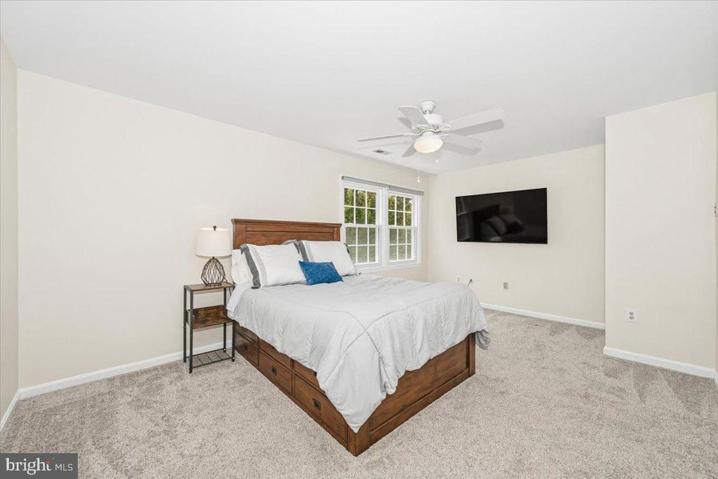 Image 44 of property listing at 15125 ROLLINMEAD DR, Gaithersburg, MD 20878