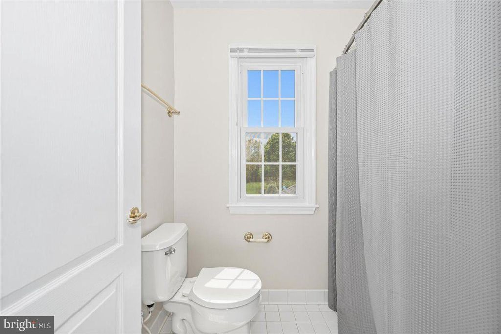 Image 47 of property listing at 15125 ROLLINMEAD DR, Gaithersburg, MD 20878