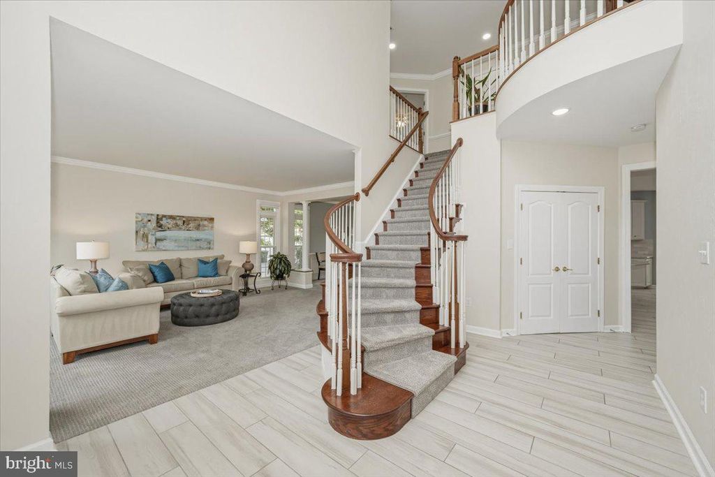 Image 6 of property listing at 15125 ROLLINMEAD DR, Gaithersburg, MD 20878