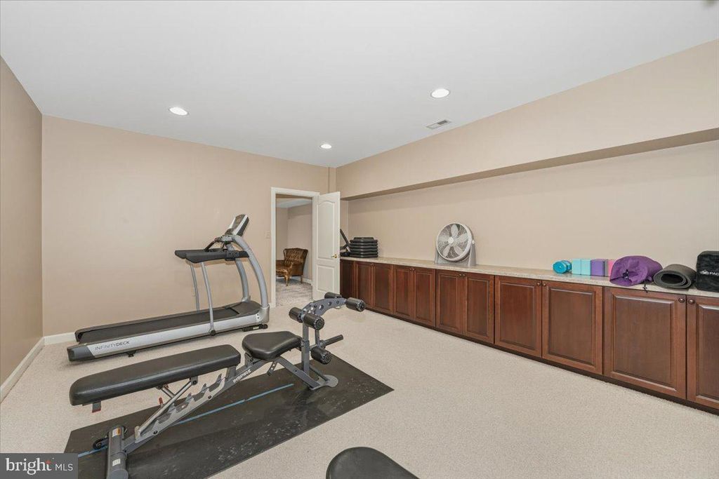 Image 62 of property listing at 15125 ROLLINMEAD DR, Gaithersburg, MD 20878