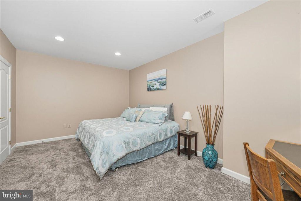 Image 63 of property listing at 15125 ROLLINMEAD DR, Gaithersburg, MD 20878