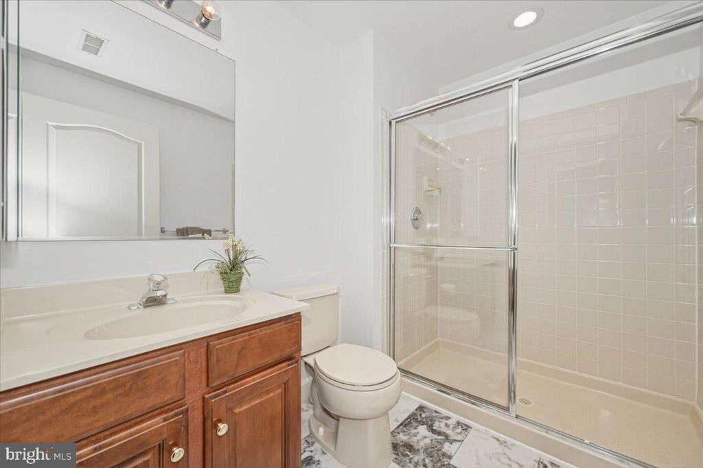 Image 64 of property listing at 15125 ROLLINMEAD DR, Gaithersburg, MD 20878