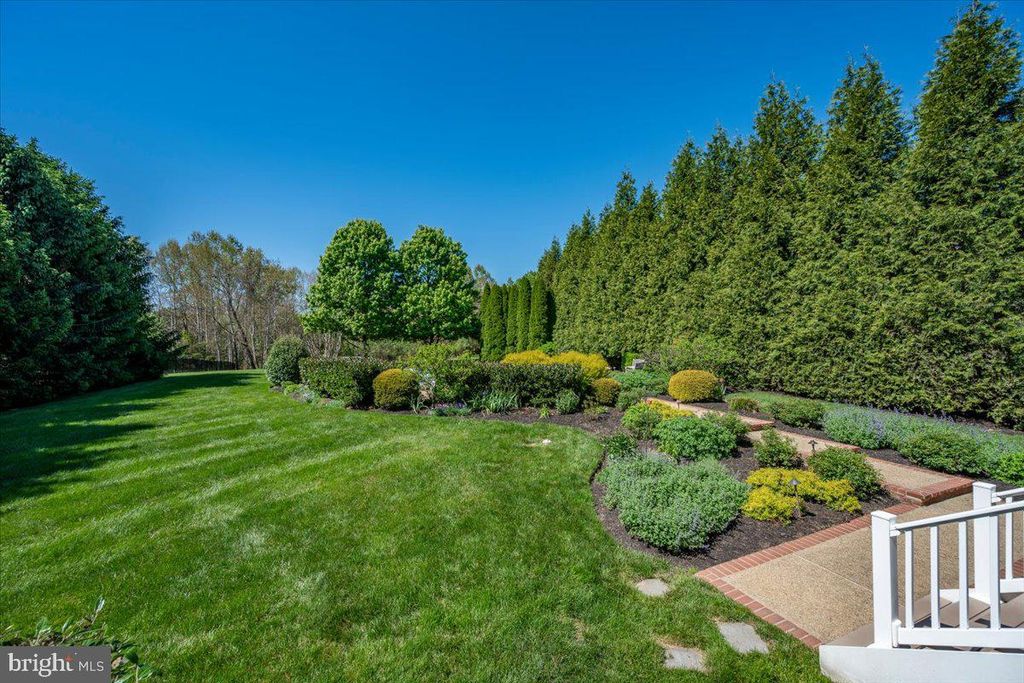 Image 73 of property listing at 15125 ROLLINMEAD DR, Gaithersburg, MD 20878